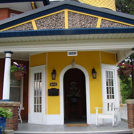 A Moment In Time Bed And Breakfast Niagara Falls Exterior photo