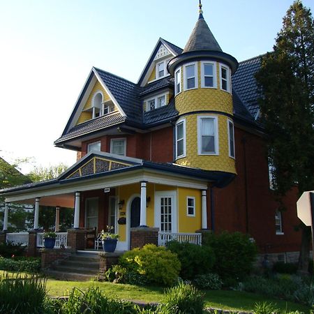 A Moment In Time Bed And Breakfast Niagara Falls Exterior photo