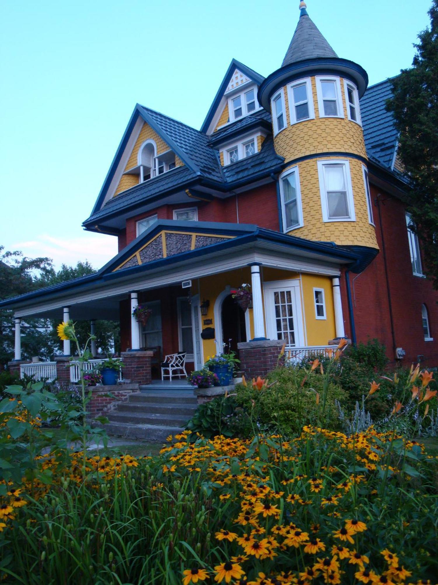 A Moment In Time Bed And Breakfast Niagara Falls Exterior photo