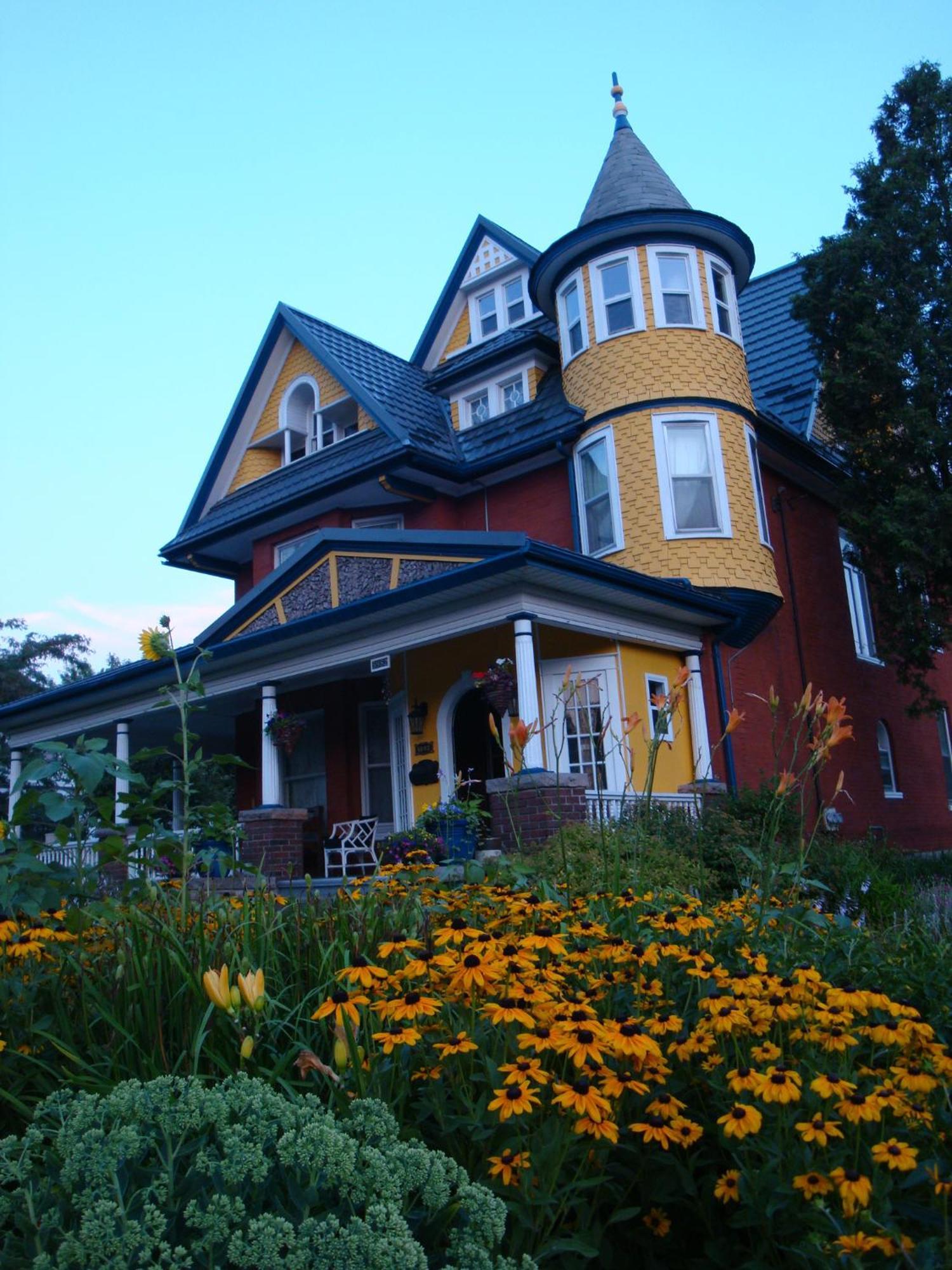 A Moment In Time Bed And Breakfast Niagara Falls Exterior photo