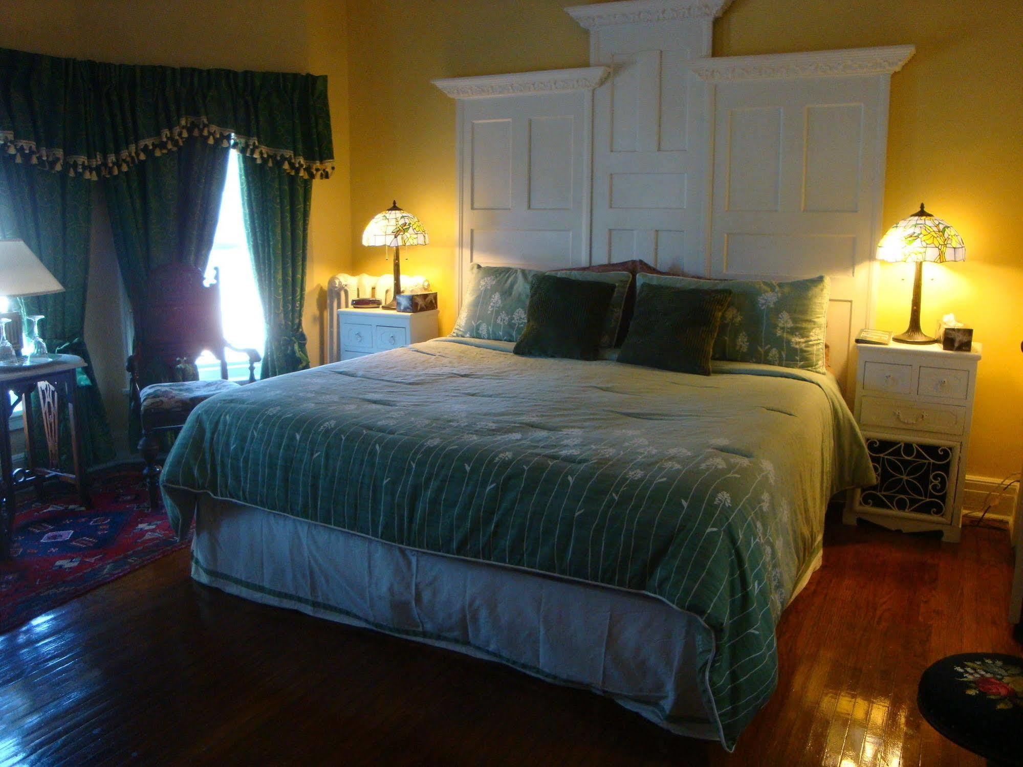 A Moment In Time Bed And Breakfast Niagara Falls Exterior photo