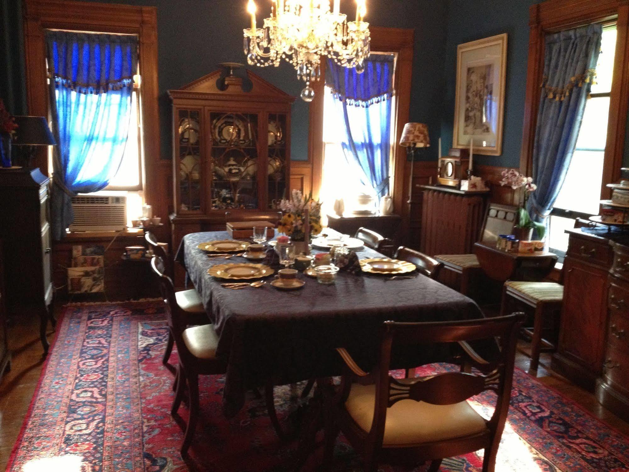 A Moment In Time Bed And Breakfast Niagara Falls Exterior photo