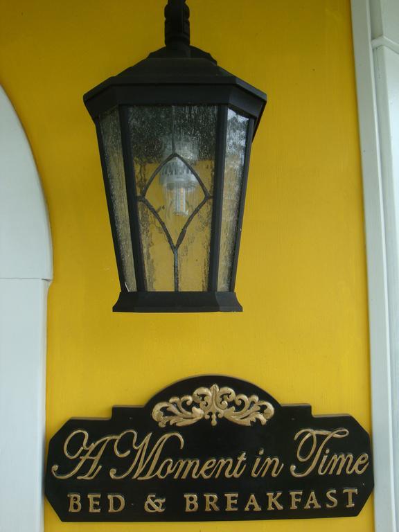 A Moment In Time Bed And Breakfast Niagara Falls Exterior photo