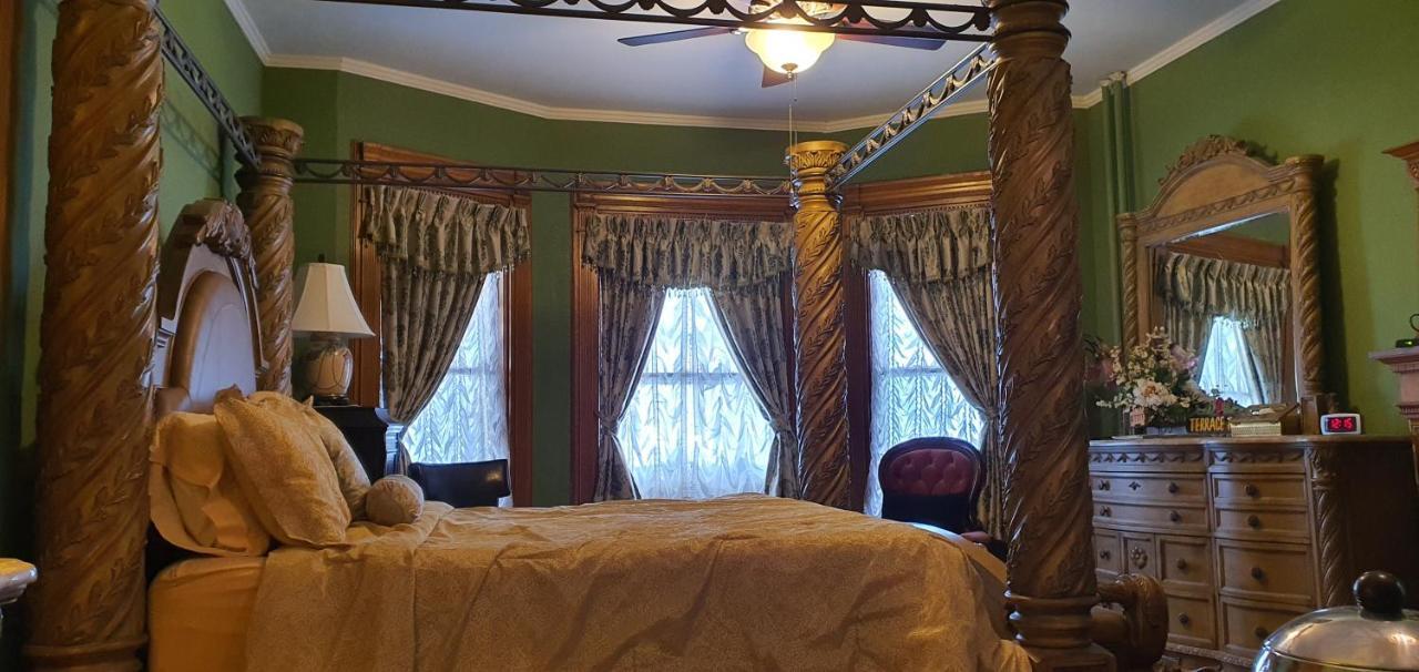 A Moment In Time Bed And Breakfast Niagara Falls Exterior photo