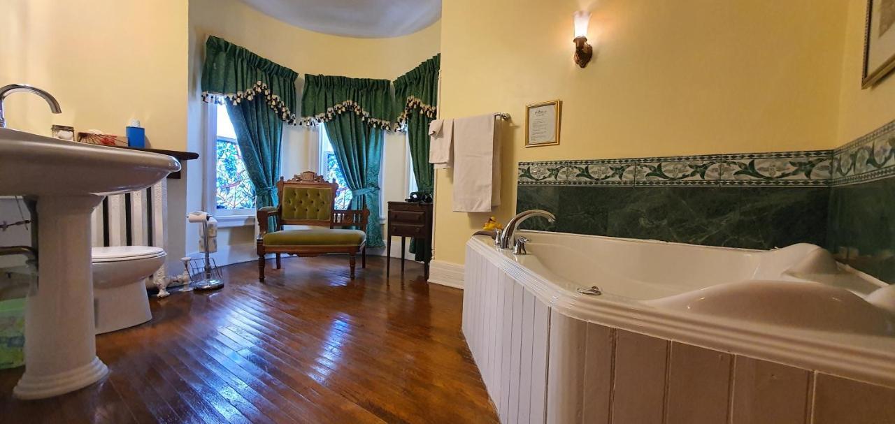 A Moment In Time Bed And Breakfast Niagara Falls Exterior photo